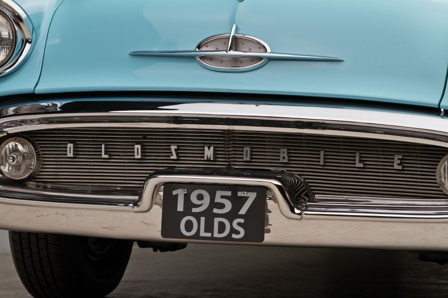  Oldsmobile Golden Rocket 88 J-2 Convertible 1957 года  (фото 11 из 21)